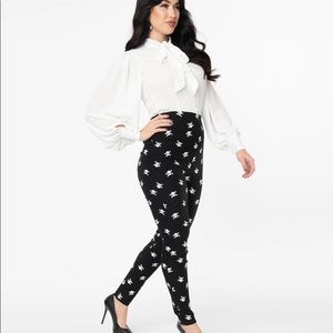 Unique Vintage Black & Skulls Print Rizzo Cigarette Pants Sz L